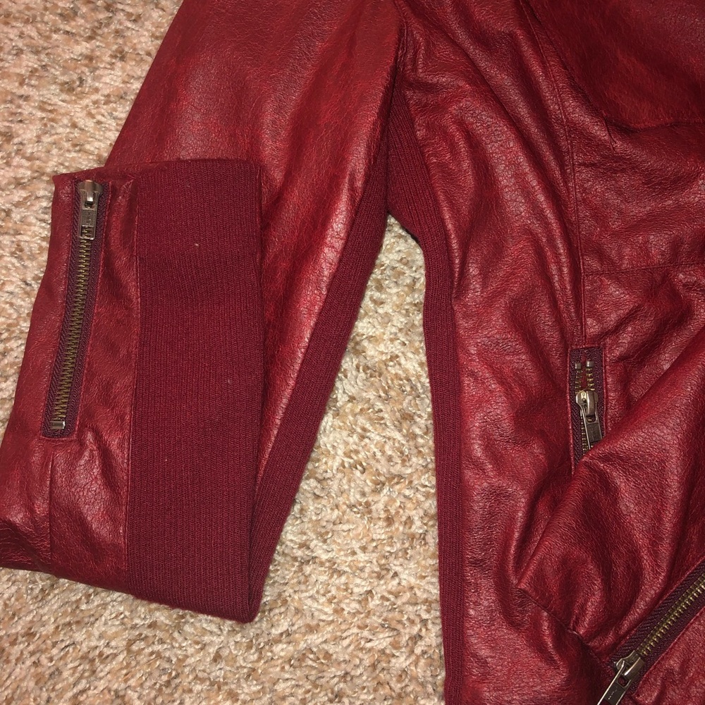 Red jacket - Picture 3 of 4